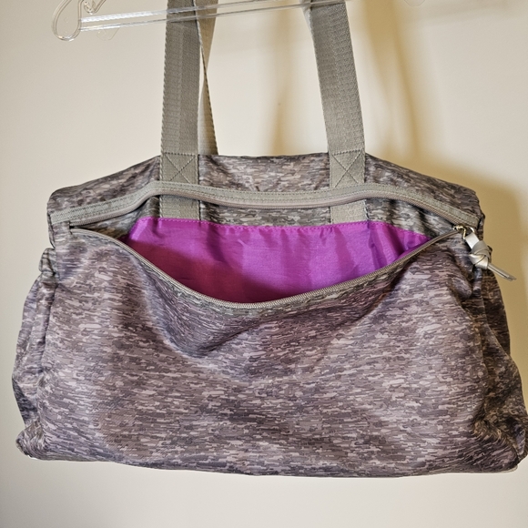 Rare Earth grey with pink interior nylon duffle bag - Picture 5 of 13